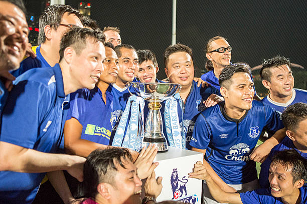 受到捧起冠 受到捧起冠