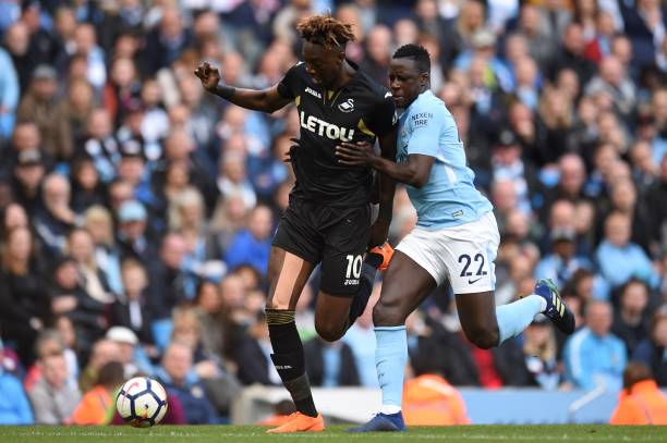 现出卓越的 现出卓越的